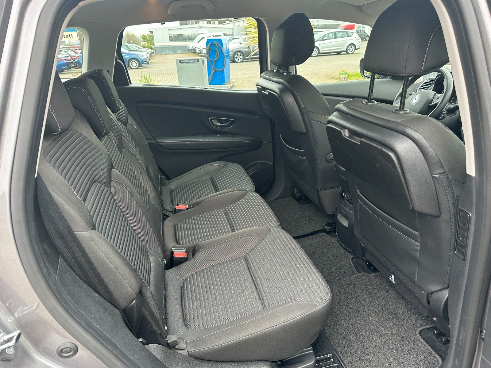 Renault Scenic IV Grand Business Edition - Samsaru's Car Outlet