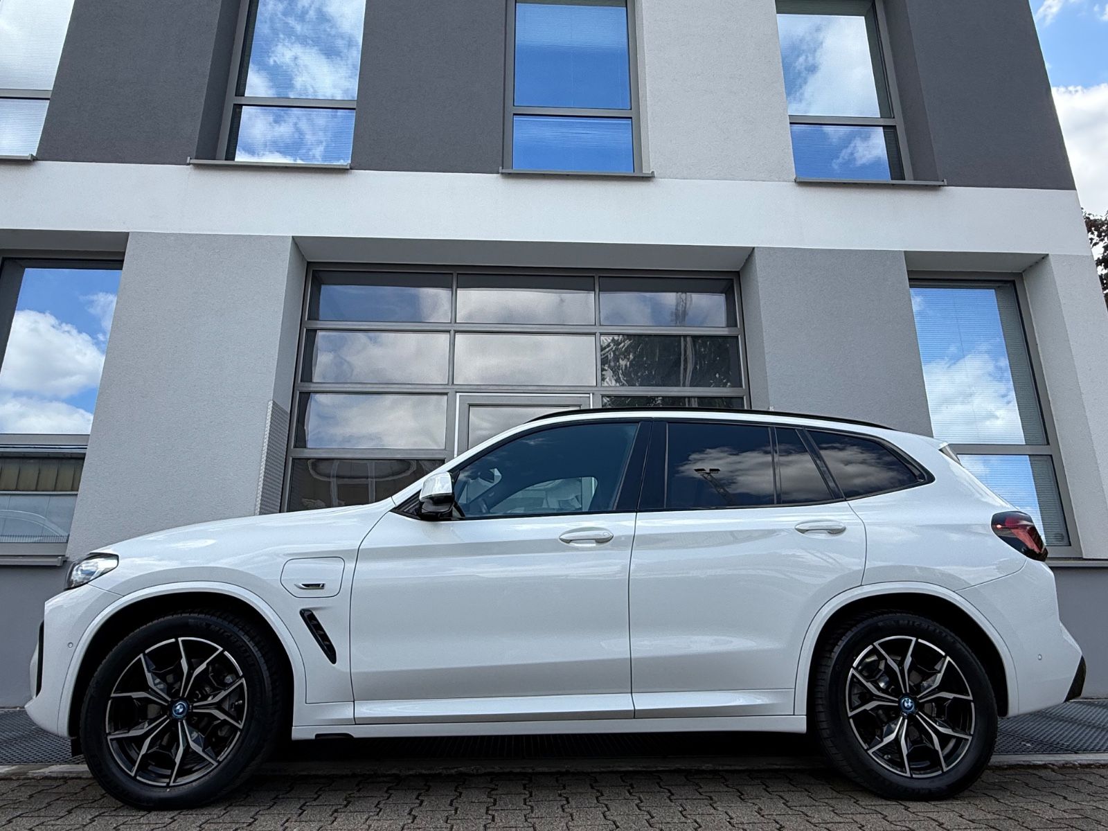 BMW X3 30e xDrive M Sport - Samsaru's Car Outlet