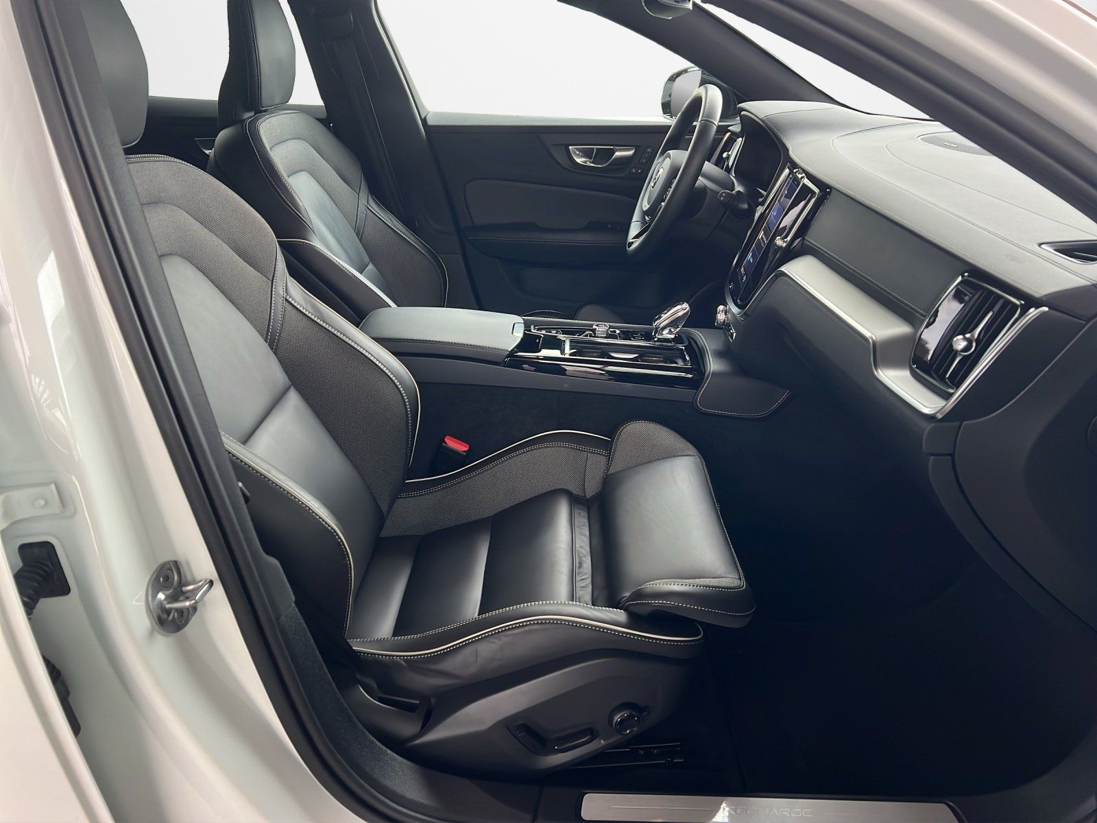 Volvo V60 Kombi T8 Twin Engine Ultimate Dark Recharge