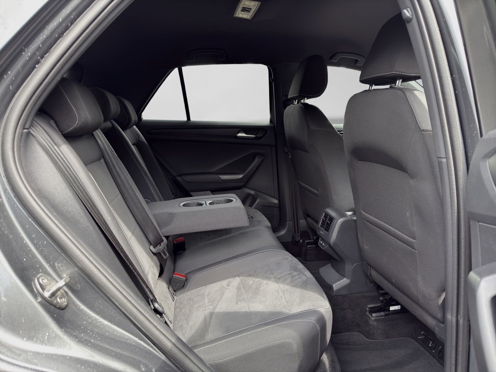 Volkswagen T-Roc R-LINE - Samsaru's Car Outlet