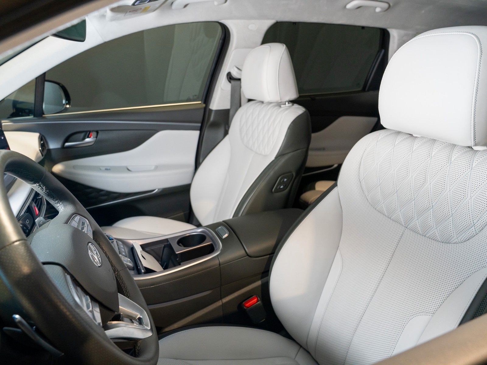 Hyundai Santa Fe Signature Plug-In Hybrid 4WD - Samsaru's Car Outlet