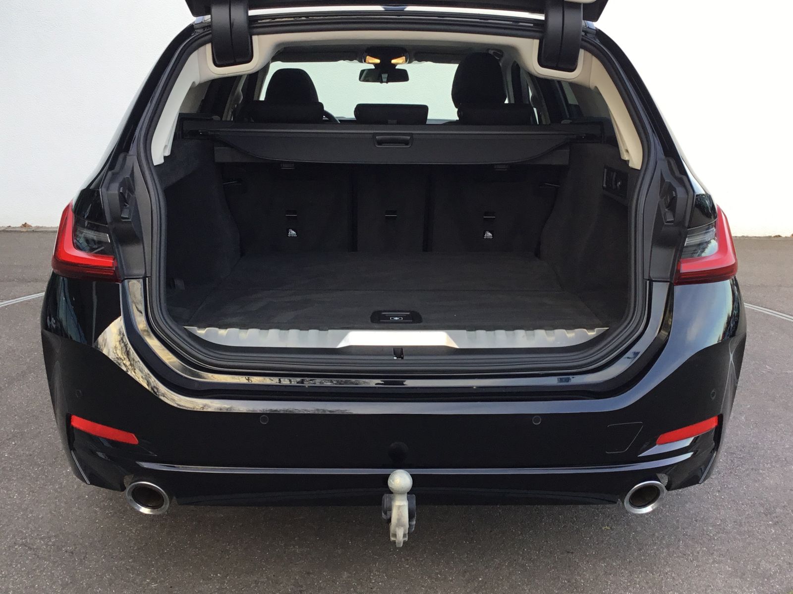 BMW 330e xDrive Touring LC PROF+HUD+PANO+AHK+KAMERA