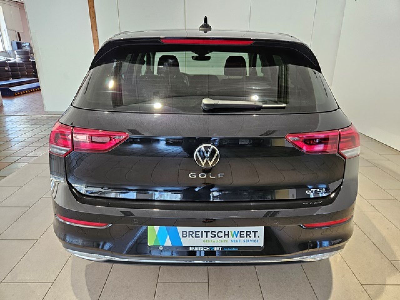 Volkswagen Golf 1.5 eTSI Move - Samsaru's Car Outlet