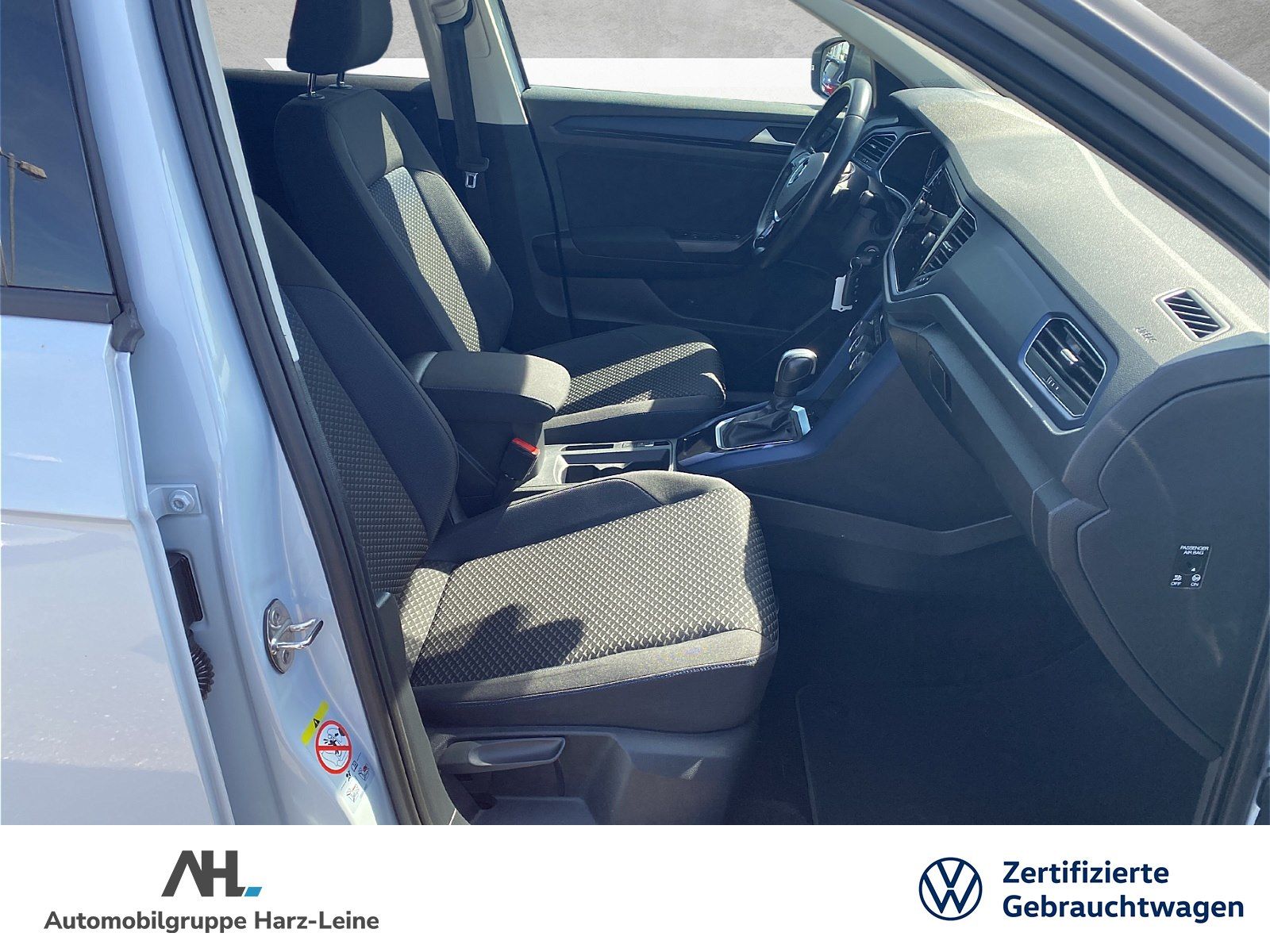 Volkswagen T-Roc 1.5 TSI United DSG - Samsaru's Car Outlet