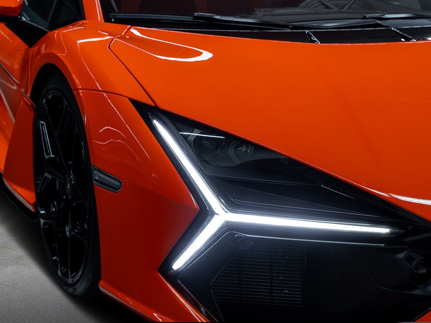 Lamborghini Revuelto - Samsaru's Car Outlet
