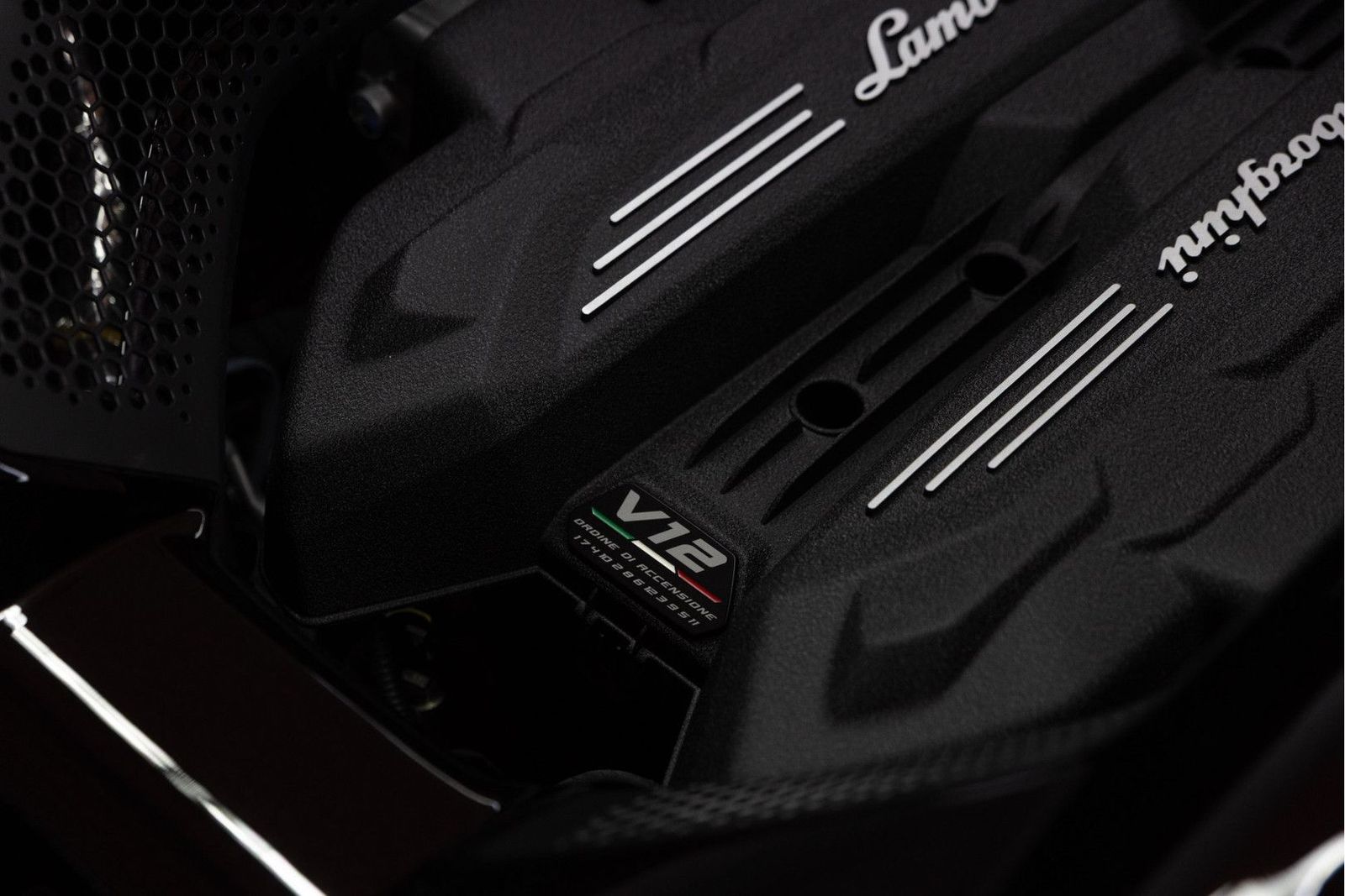 Lamborghini Revuelto - Samsaru's Car Outlet