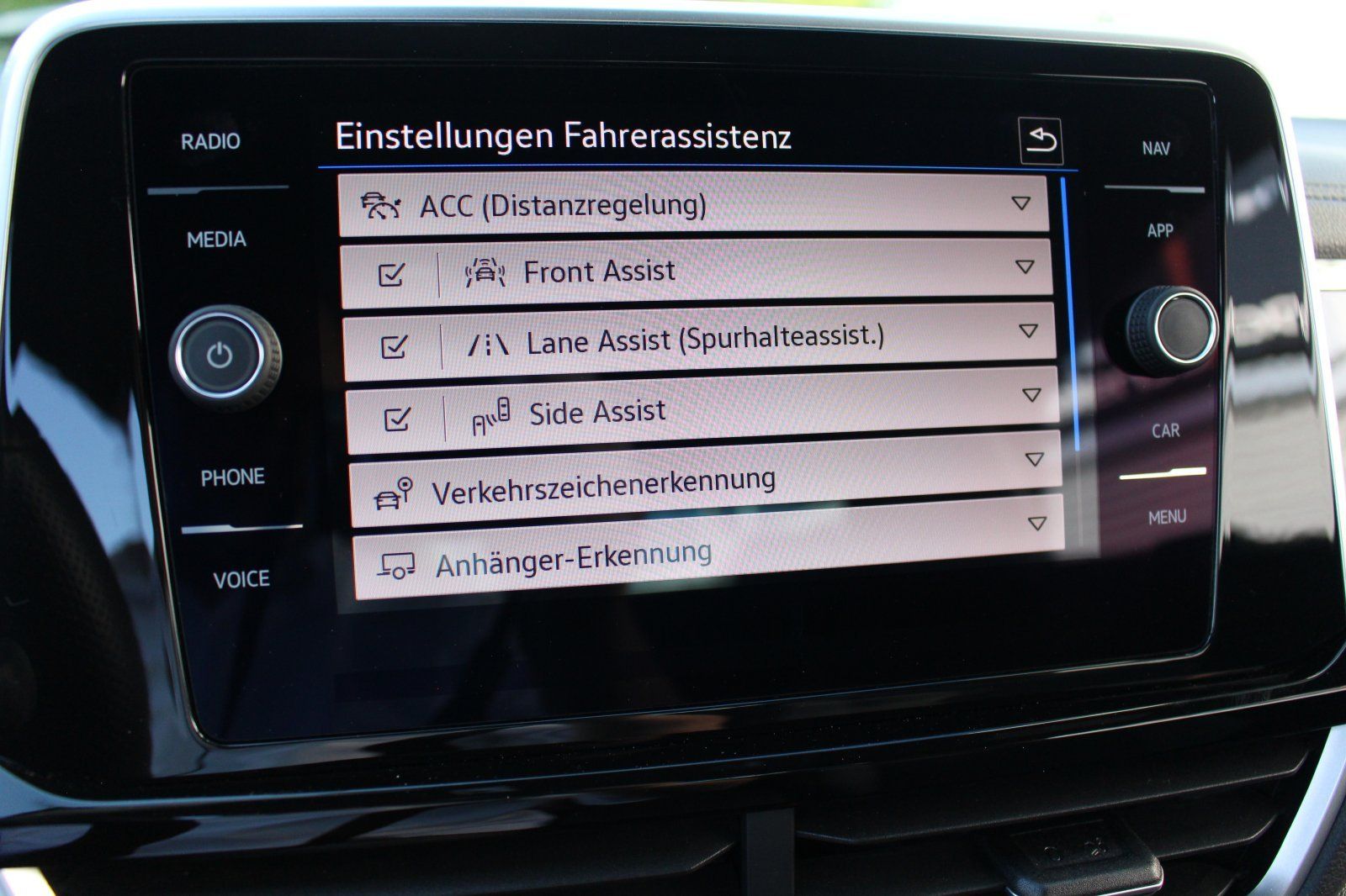 Volkswagen T-Roc 1.5 TSI DSG R-Line - Samsaru's Car Outlet