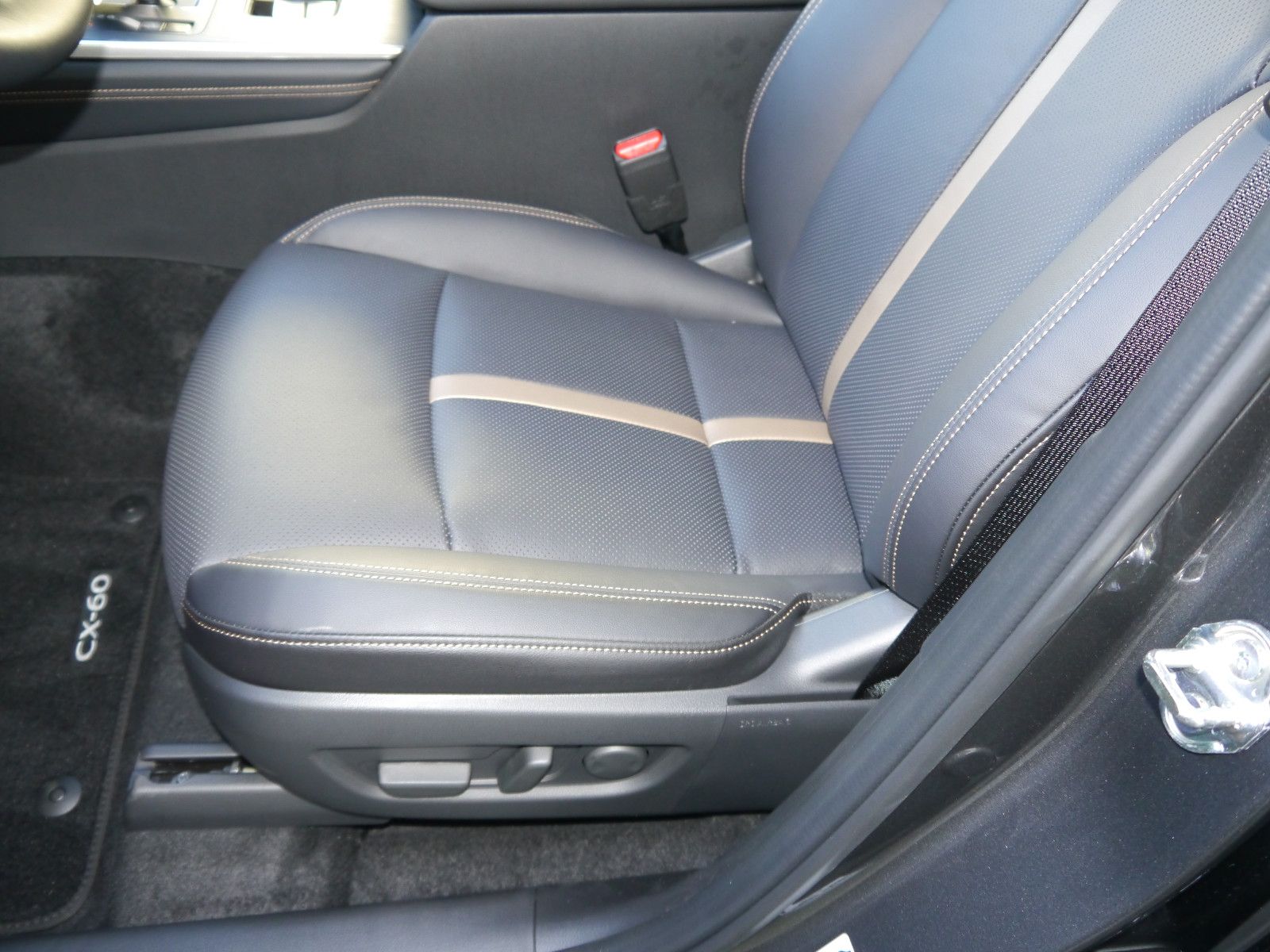 Mazda CX-60 e-SKYACTIV-D 6 ZYLINDER  BLACK SALE