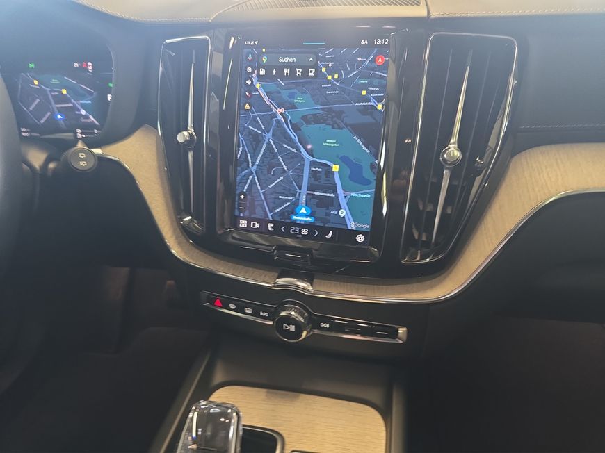 Volvo XC60 T8 AWD Recharge Inscription - Samsaru's Car Outlet