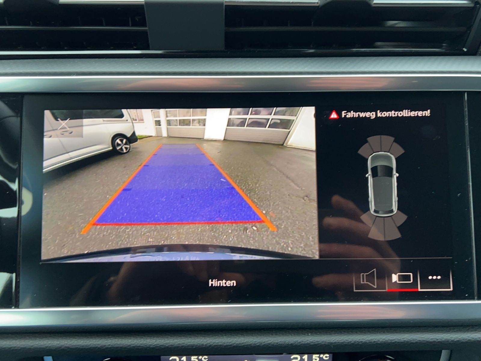 Audi Q3 40 TFSI qu S-tronic - Samsaru's Car Outlet