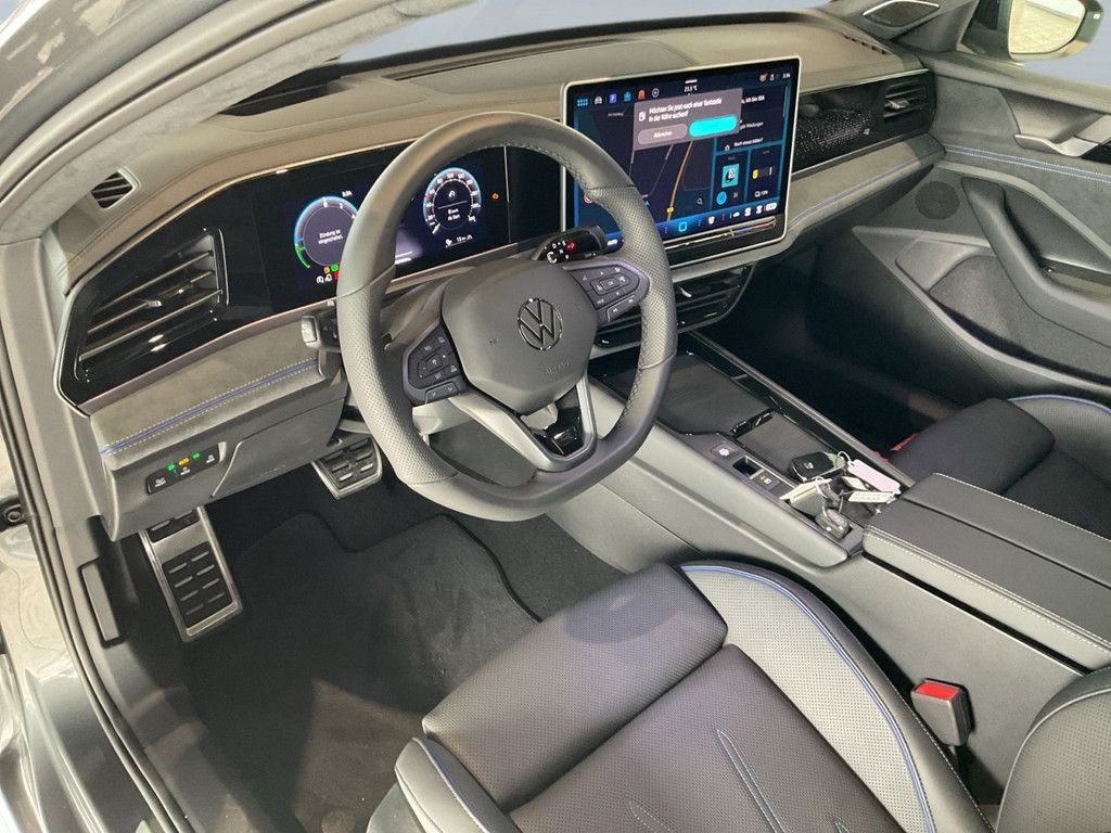 Volkswagen Passat 1.5 eHybrid DSG R-Line PANO MATRIX-LED