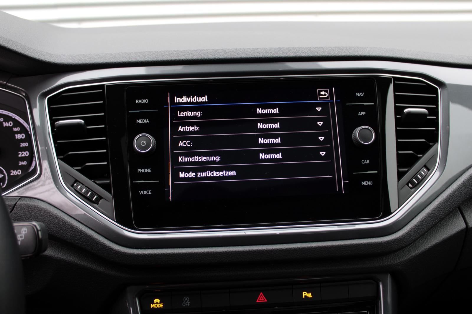 Volkswagen T-ROC 1.5TSI R-Line - Samsaru's Car Outlet