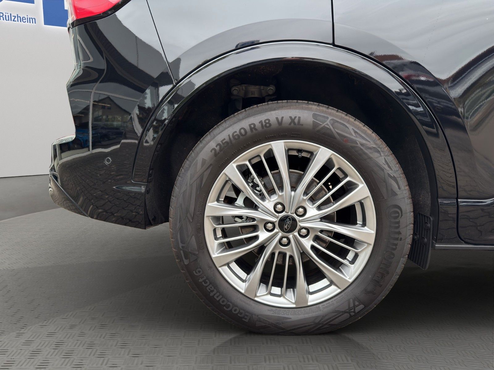 Ford Kuga Plug-In Hybrid Vignale - Samsaru's Car Outlet