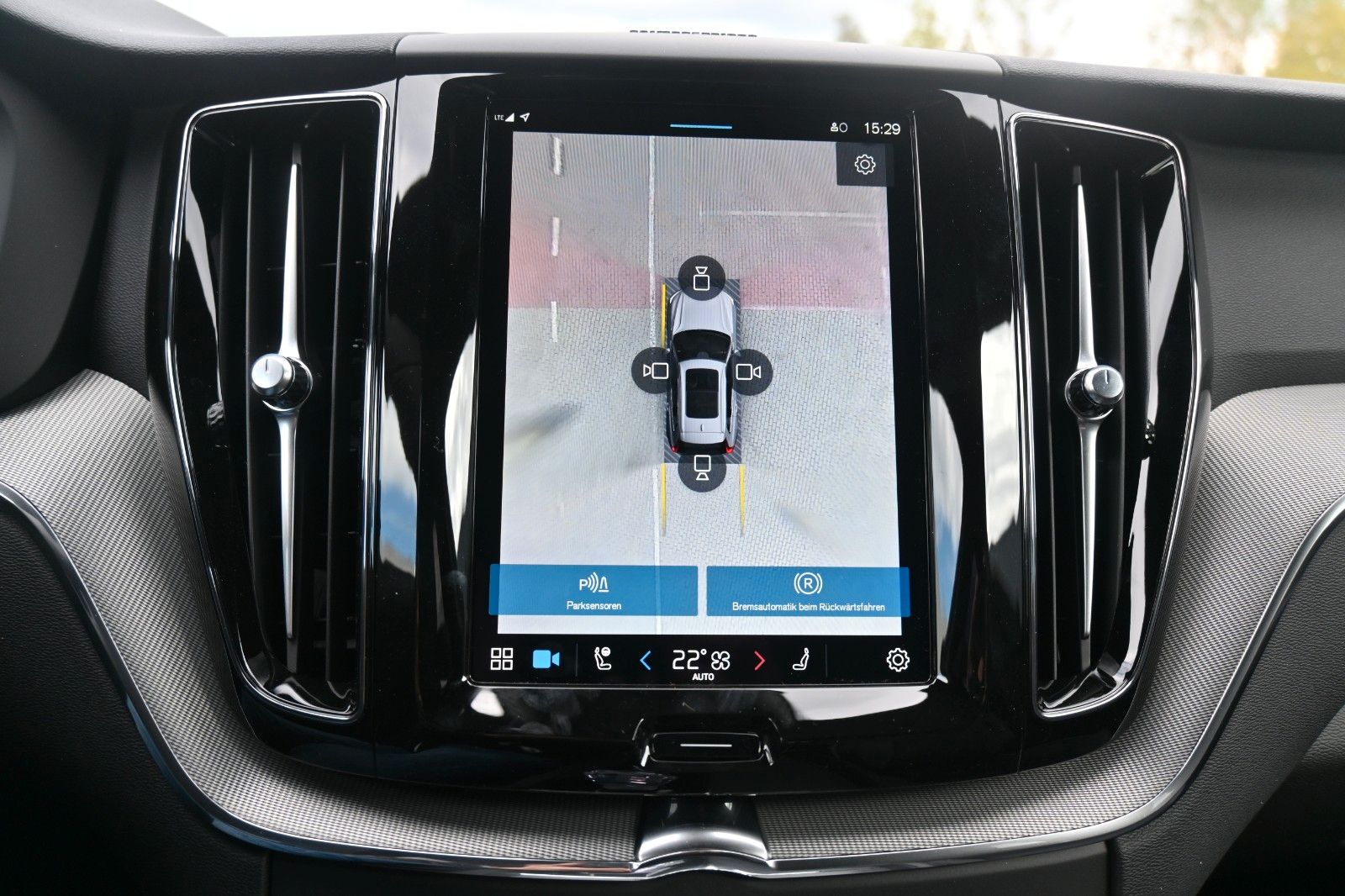 Volvo XC60 B5 Benzin AWD Plus Dark*FSHZG*360°*ACC*AHK