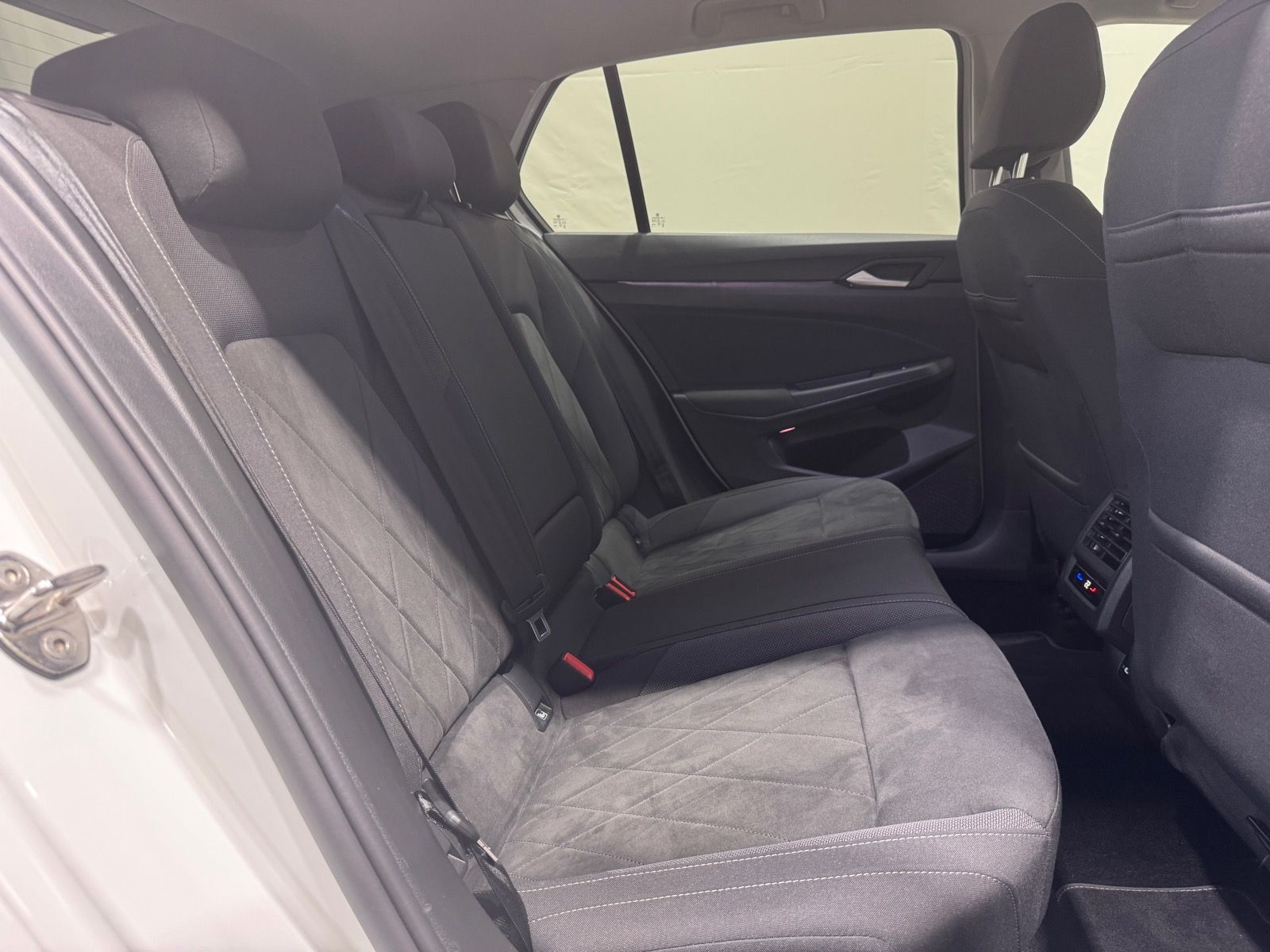 Volkswagen Golf Style 2.0 TDI DSG - Samsaru's Car Outlet
