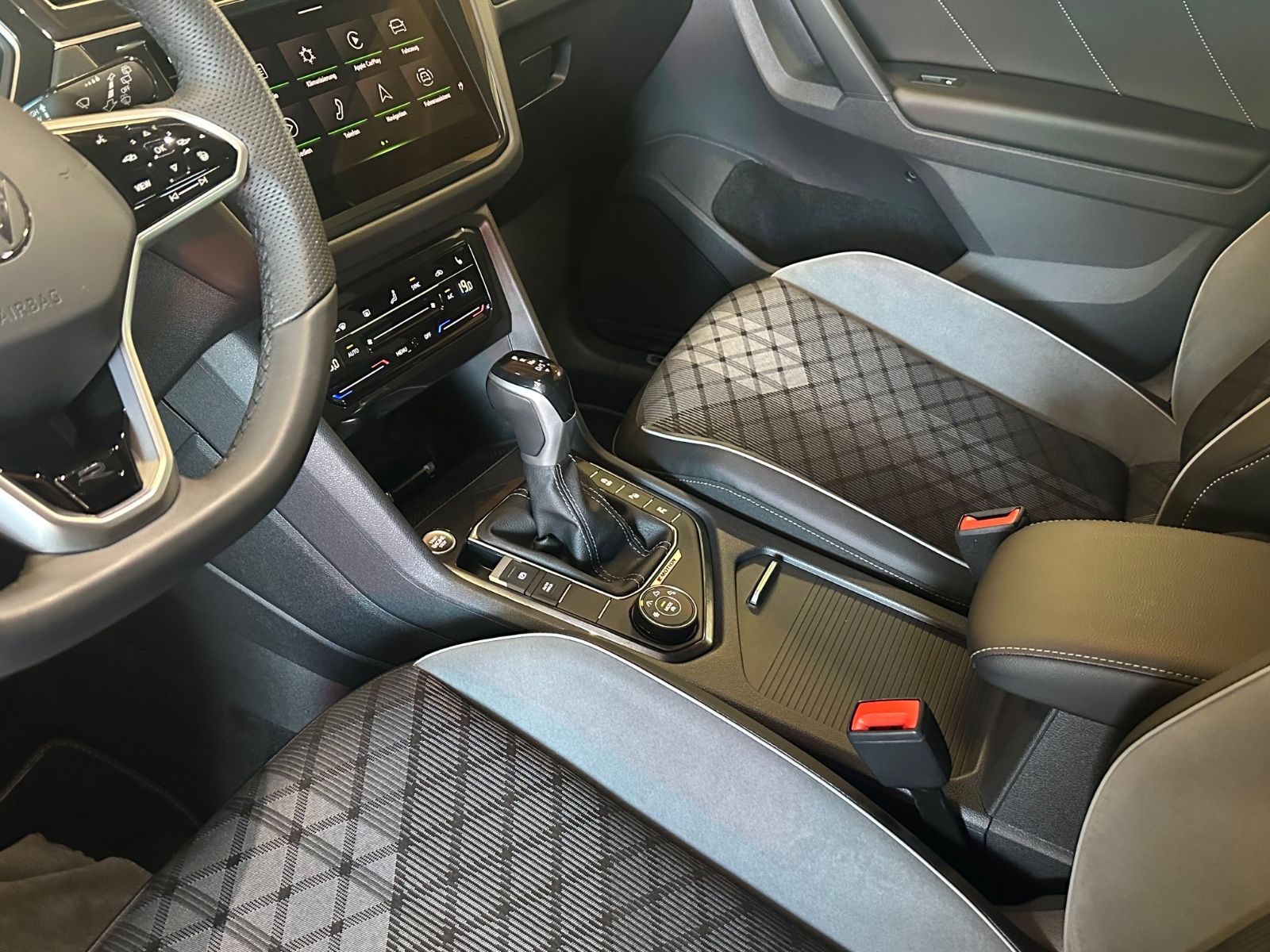 Volkswagen Tiguan R-Line 4Motion - Samsaru's Car Outlet