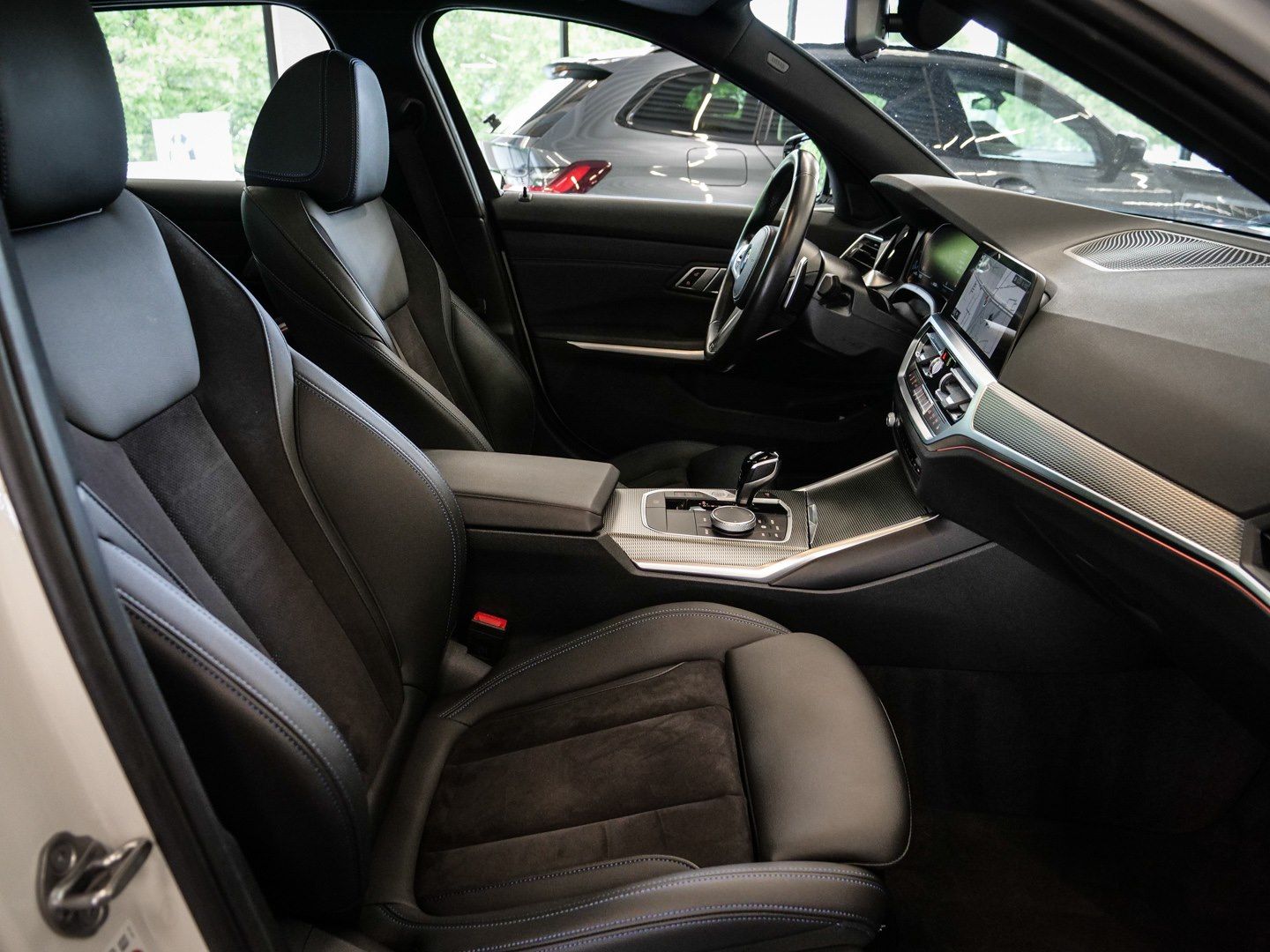 BMW 320d M-Sport Aut - Samsaru's Car Outlet
