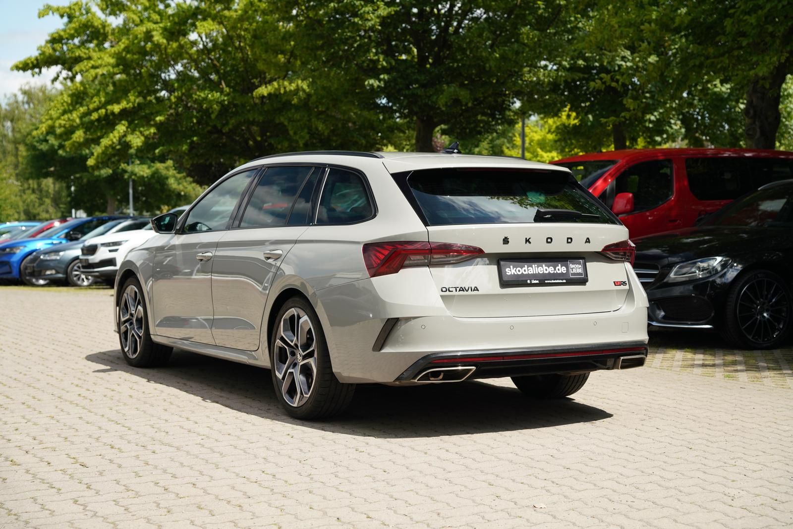 Skoda OCTAVIA COMBI 2.0TSI DSG - Samsaru's Car Outlet