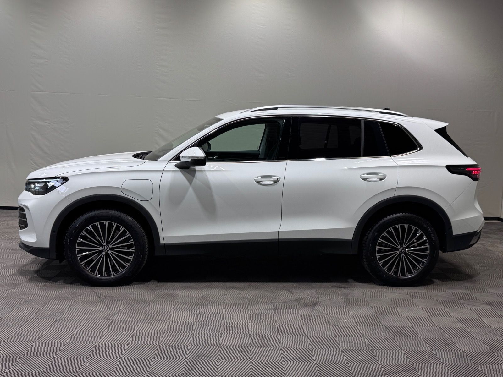 Volkswagen Tiguan 1.5 TSI eHybrid Elegance | AHK MATRIX DCC