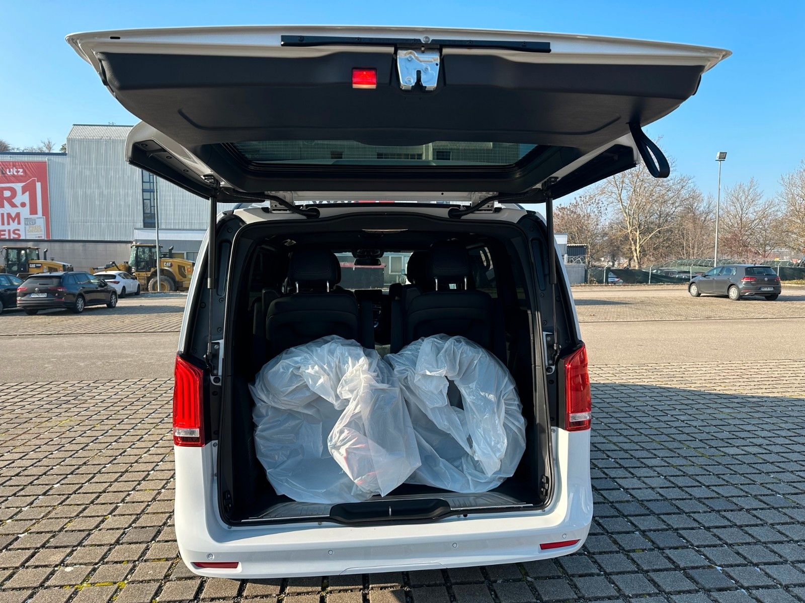 Mercedes-Benz V 220 d - Samsaru's Car Outlet