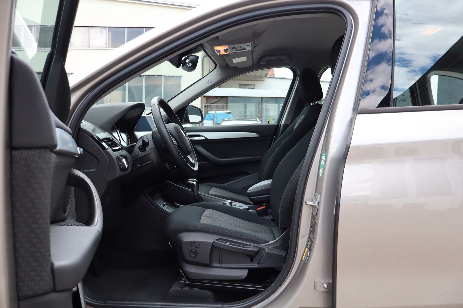 BMW X1 xDrive 25 e Advantage - Samsaru's Car Outlet