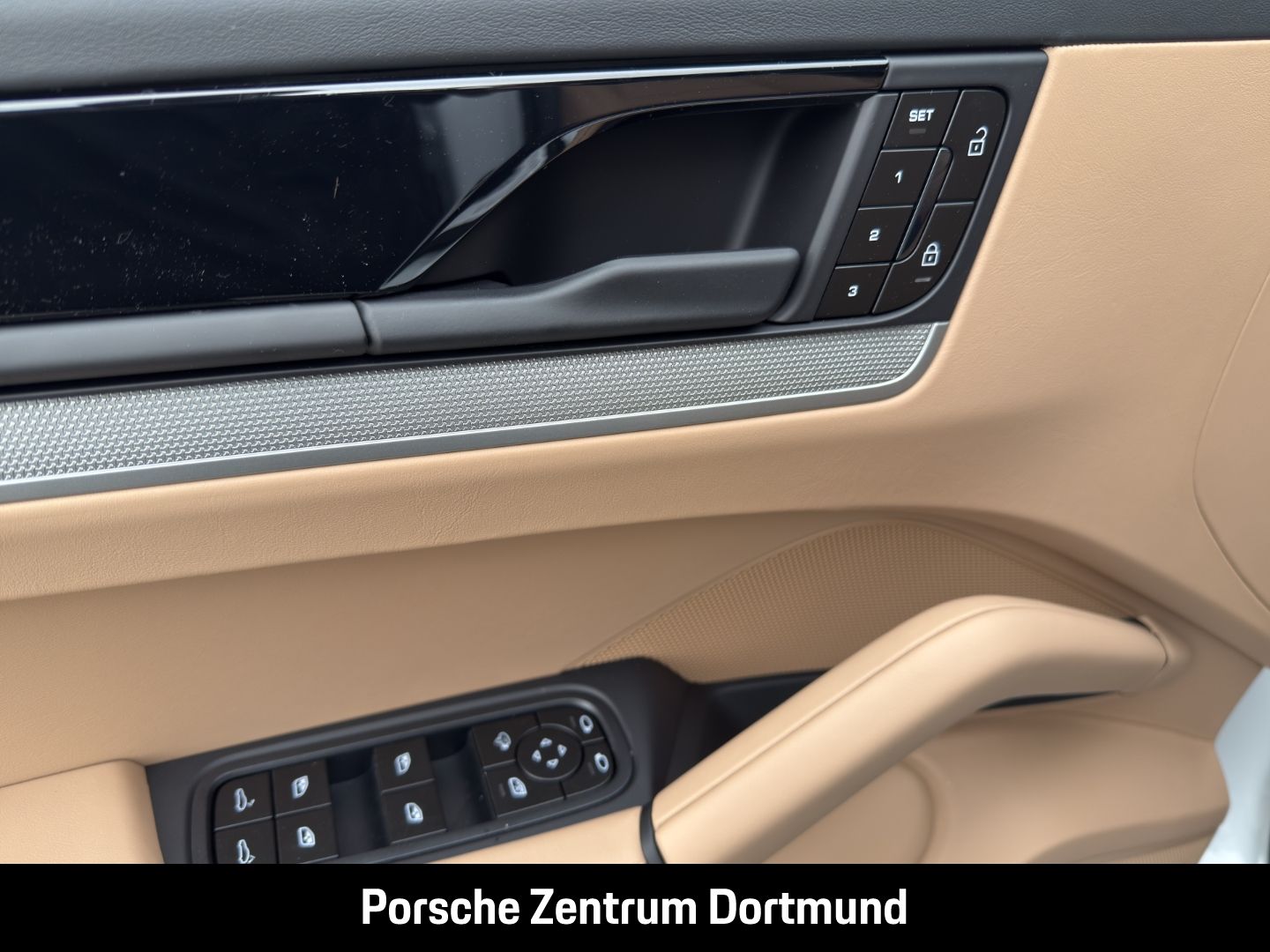 Porsche Cayenne BOSE InnoDrive Panoramadach LED-Matrix