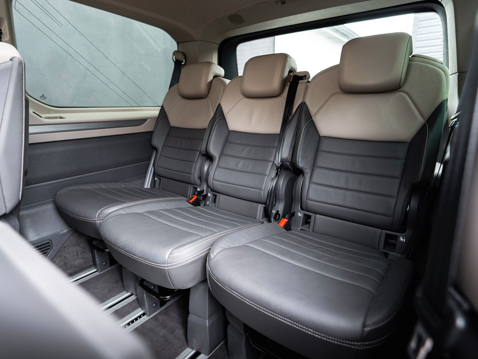 Volkswagen T7 Multivan LANG 100% VOLL TSDHZG LEDER PANO