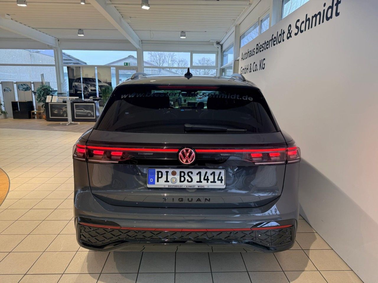 Volkswagen Tiguan 2.0 TDI R-Line 4Motion AHK Pano StandH