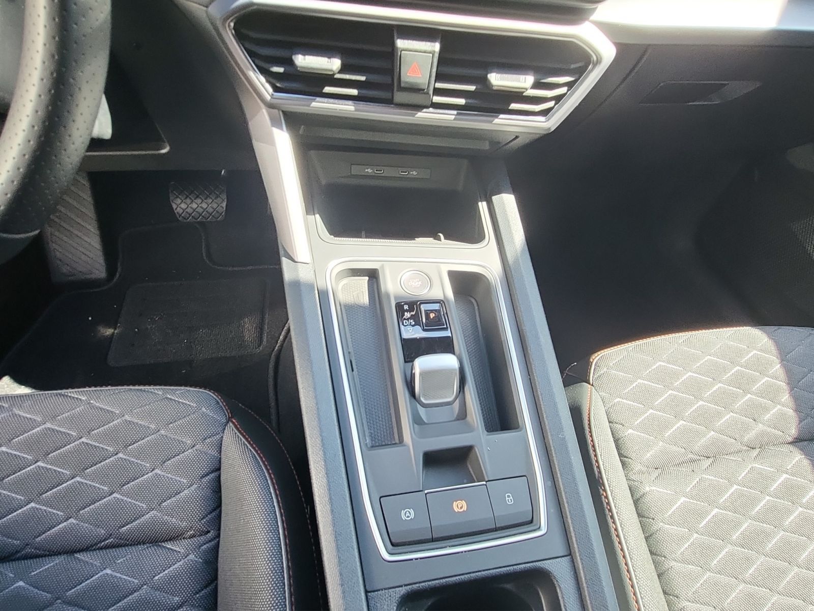Seat Leon Sportstourer 2.0 TDI DSG FR AHK NAV RFK LAN