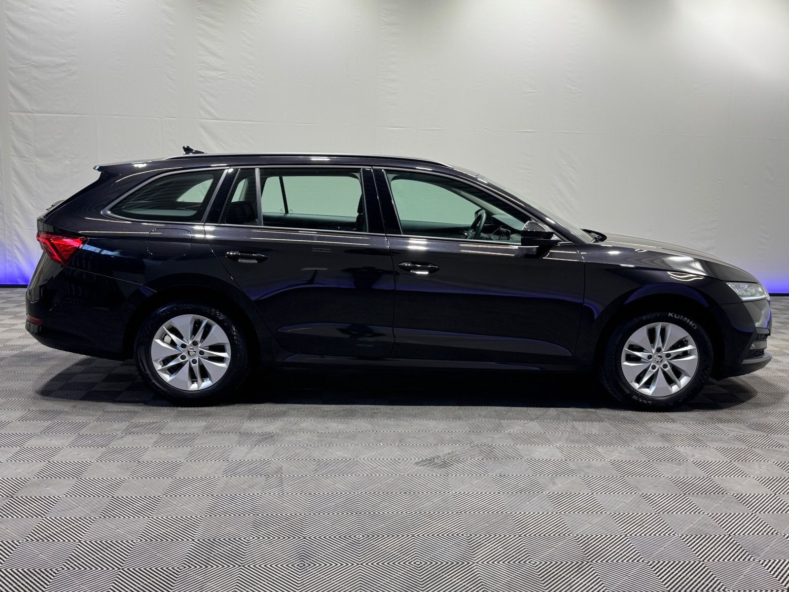 Skoda Octavia Combi 2.0 TDI Ambition - Samsaru's Car Outlet