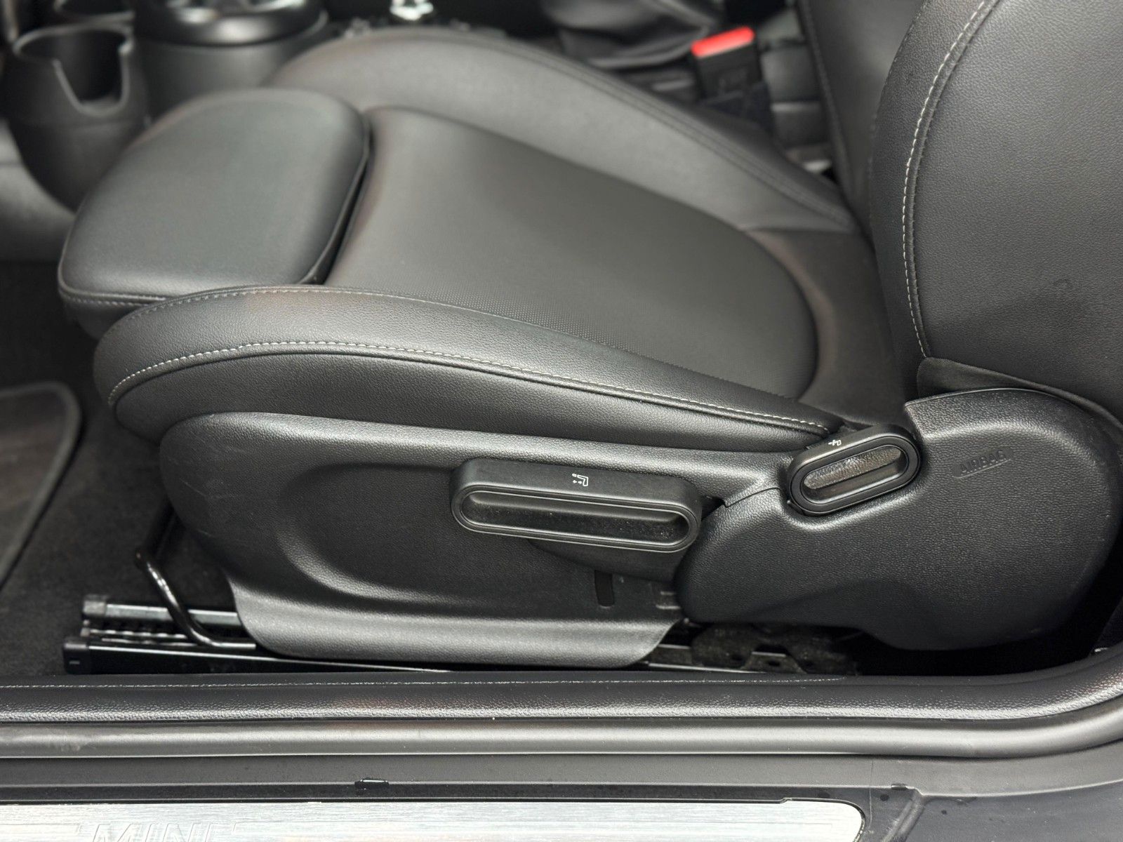 MINI Cabrio Cooper - Samsaru's Car Outlet