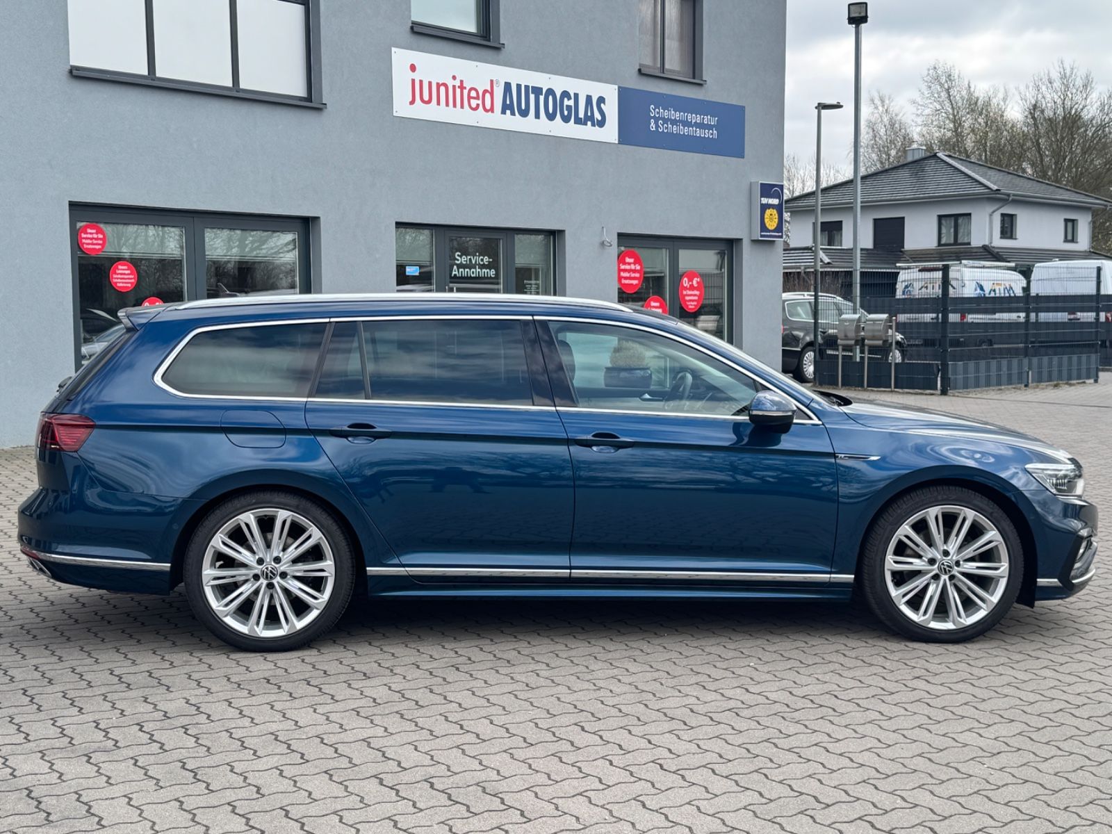 Volkswagen Passat Variant 2.0 TSI R-Line - Samsaru's Car Outlet