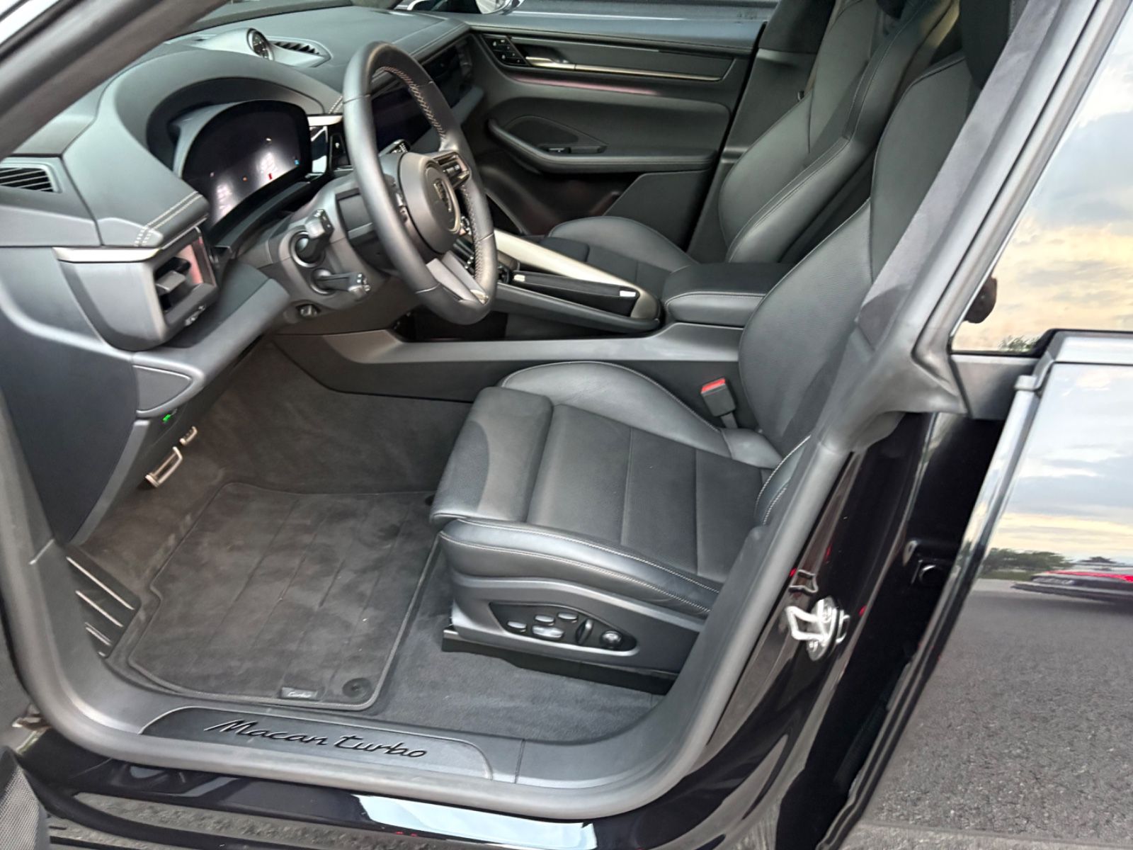 Porsche Macan E Turbo - Samsaru's Car Outlet