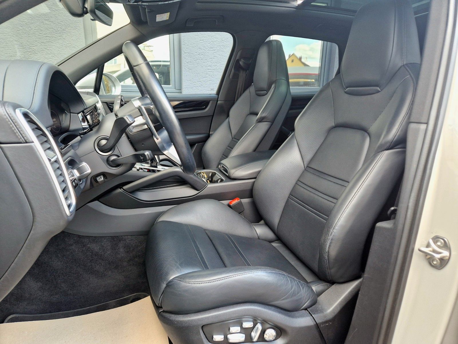 Porsche Cayenne E-Hybrid +SPORTABGAS+PANO+HUD+MEMORY+
