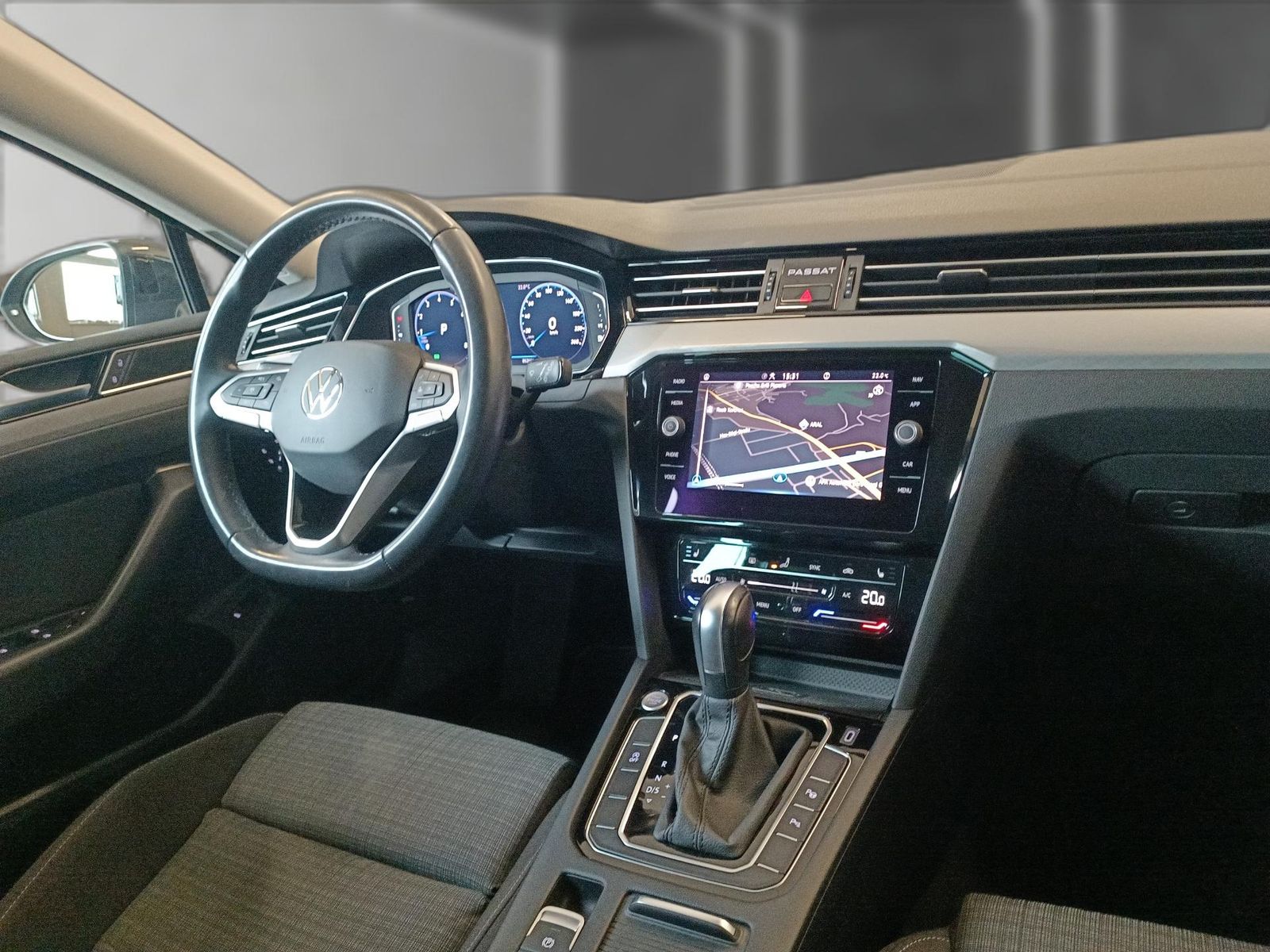 Volkswagen Passat Var. 1.5 TSI Business DSG - Samsaru's Car Outlet