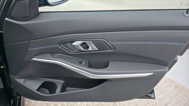 BMW 318i Touring M Sport AHK Panorama !Facelift!