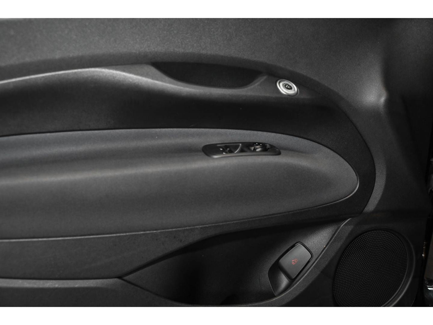 Fiat 500e Icon - Samsaru's Car Outlet
