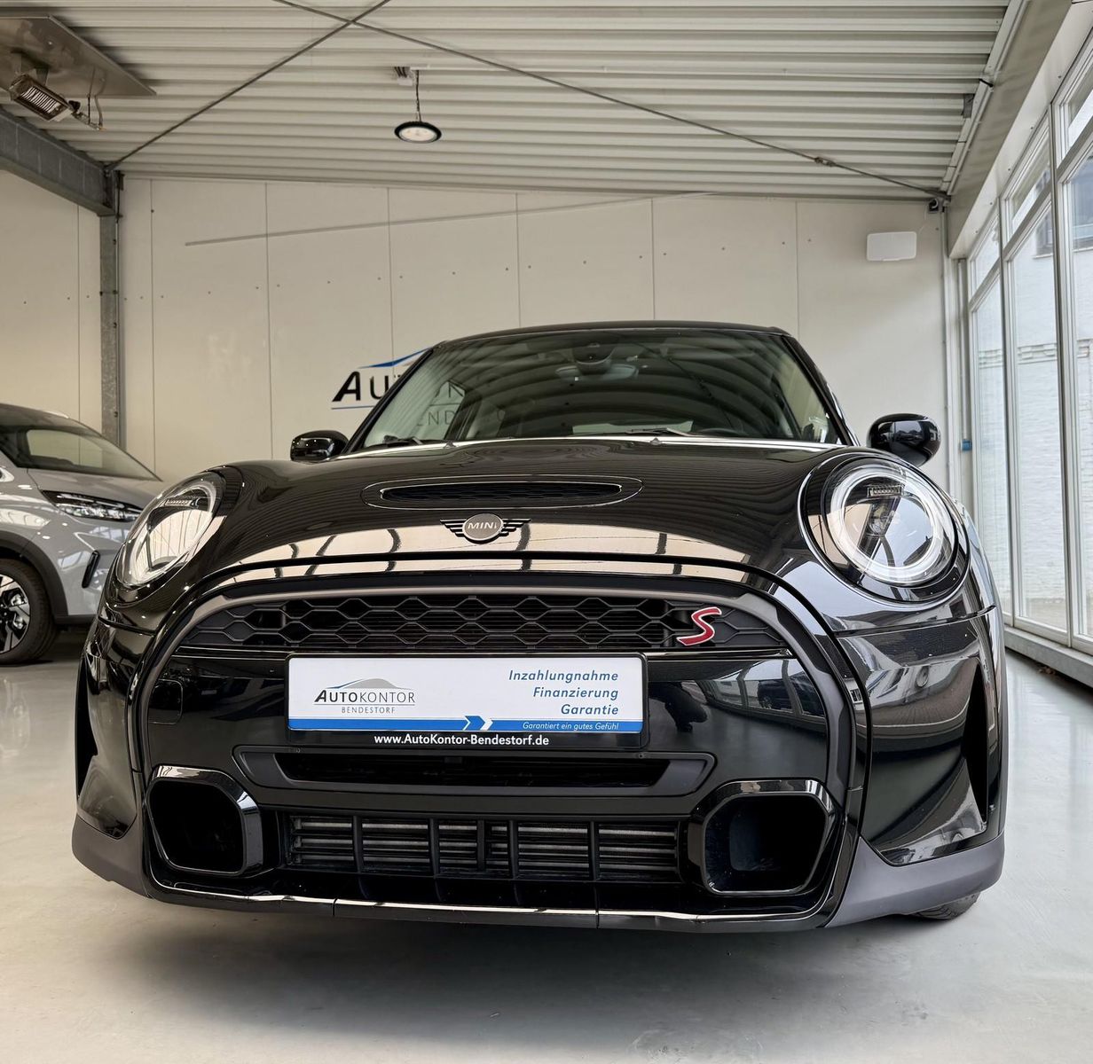 MINI Cooper S - Samsaru's Car Outlet