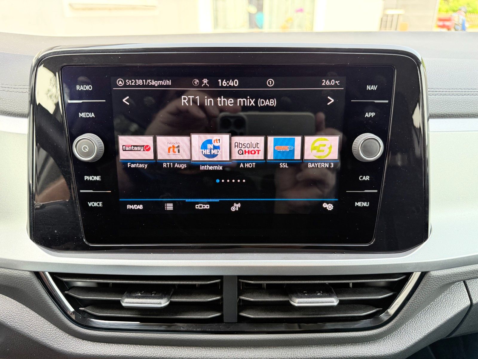 Volkswagen T-Roc Life - Samsaru's Car Outlet