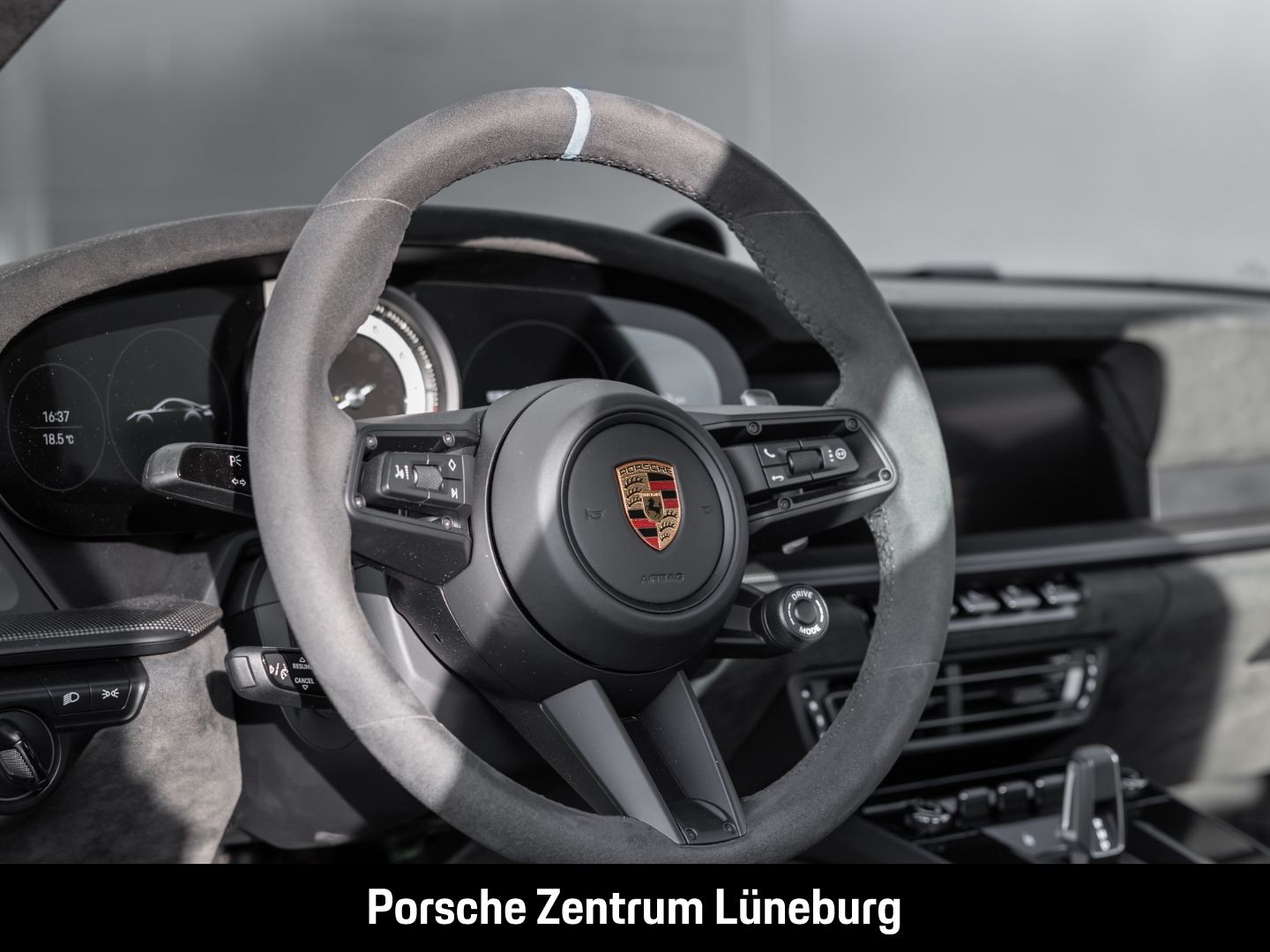 Porsche 992 911 Dakar - Samsaru's Car Outlet