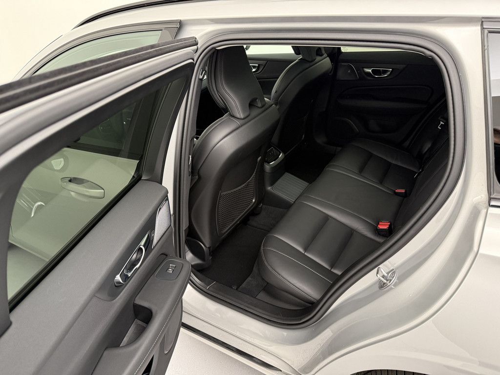 Volvo V60 T8 Ultra Dark Recharge Plug-In Hybrid AWD