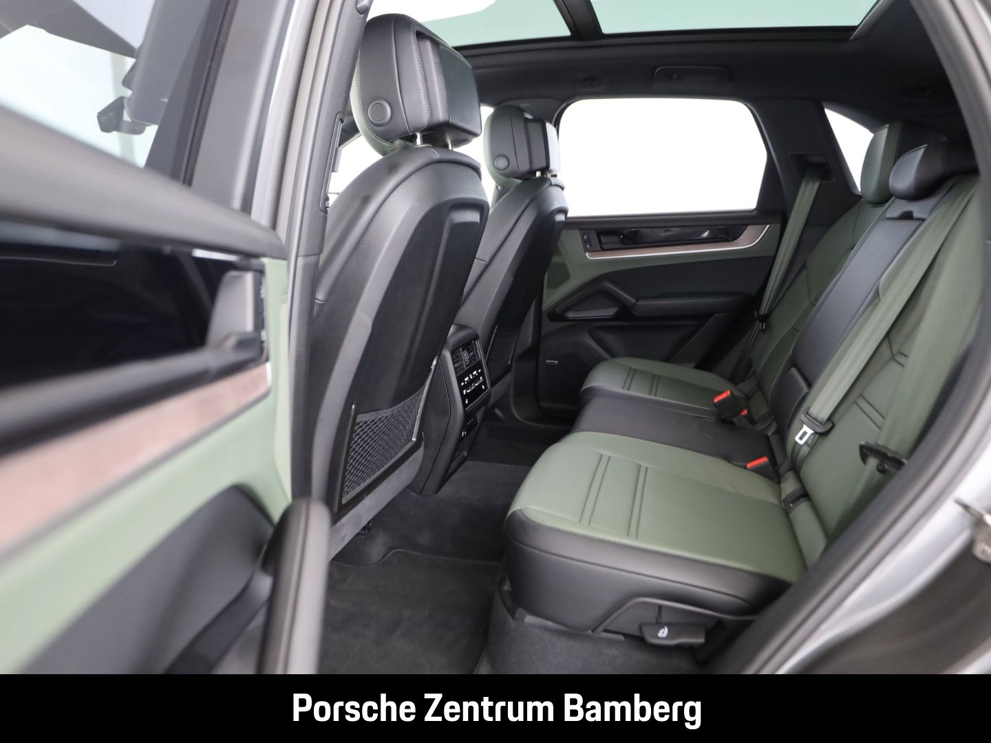 Porsche Cayenne E-Hybrid/ PDCC/ InnoDrive/ HUD/ Massage