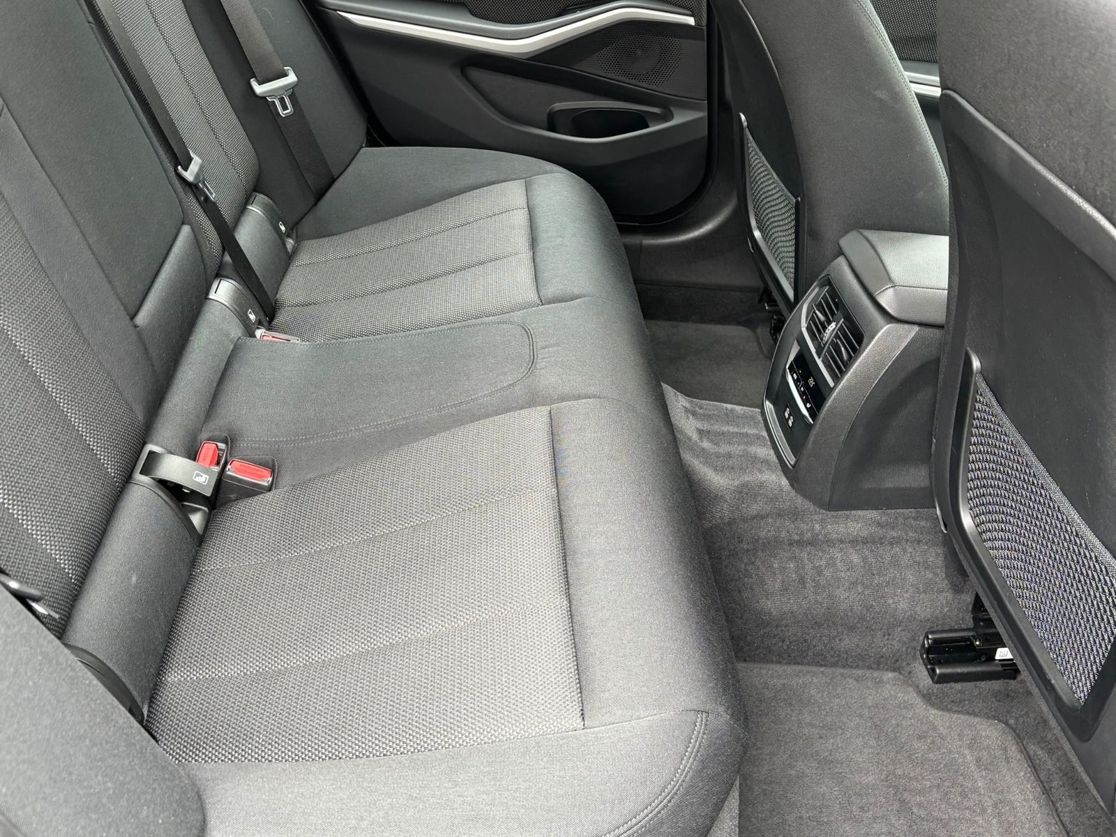 BMW 320d Touring Advantage - Samsaru's Car Outlet