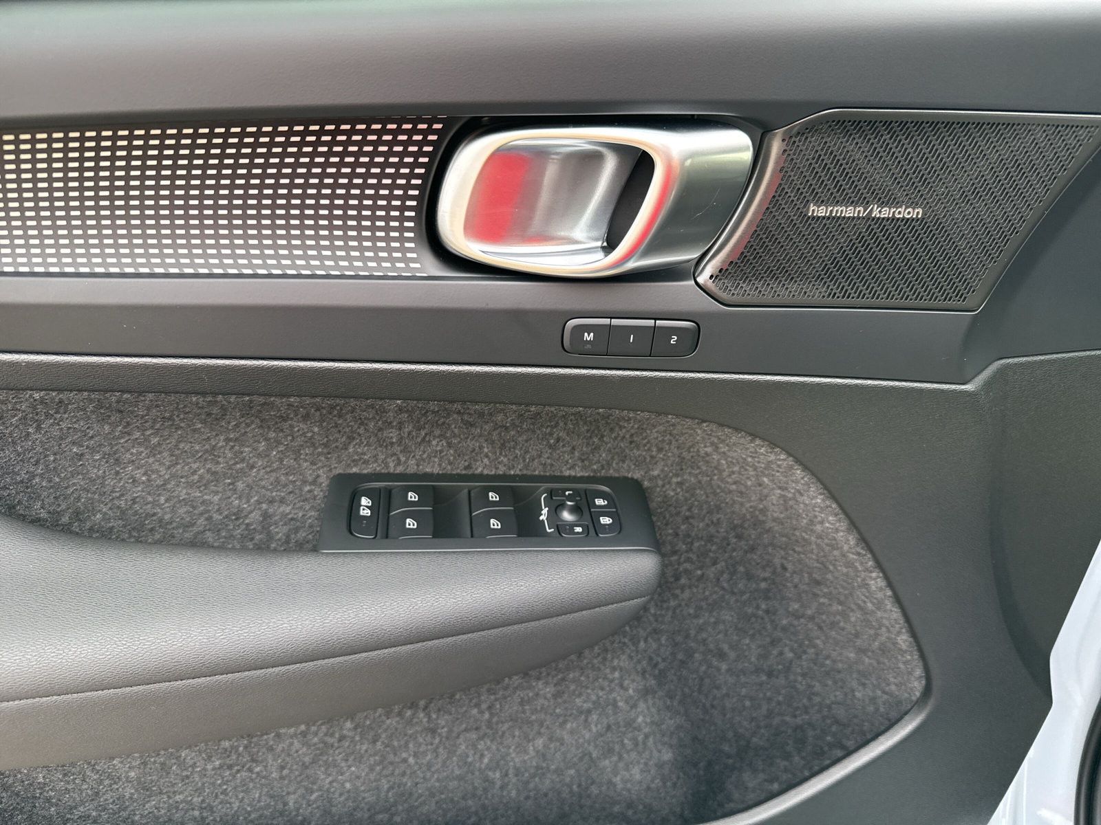 Volvo XC40 B3 Plus Dark 2WD !! 360°+ACC+BLIS+FSH !!