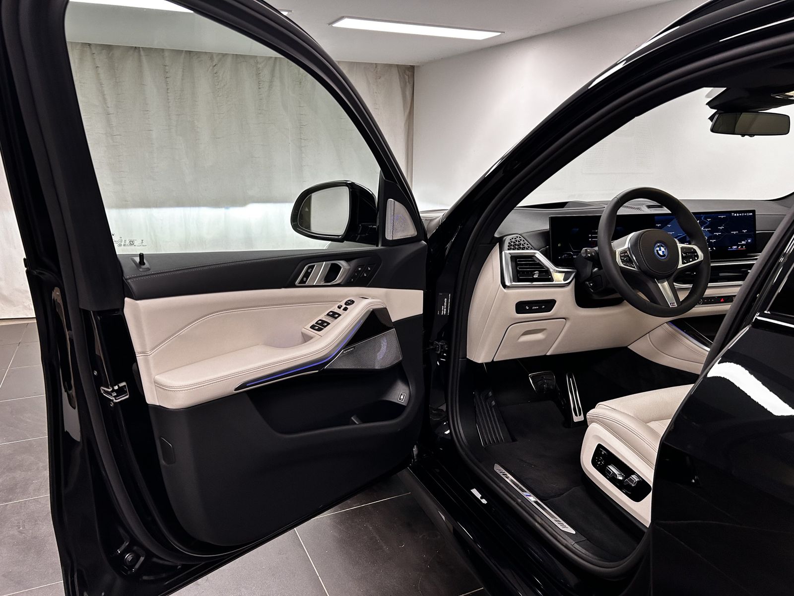 BMW X5 xDrive50e M Sportpaket Pro B&W Pano. AHK DAB