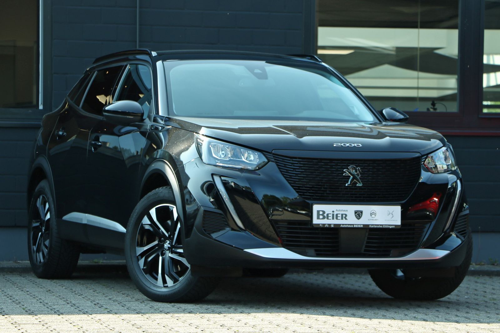 Peugeot E-2008 e-Allure - Samsaru's Car Outlet