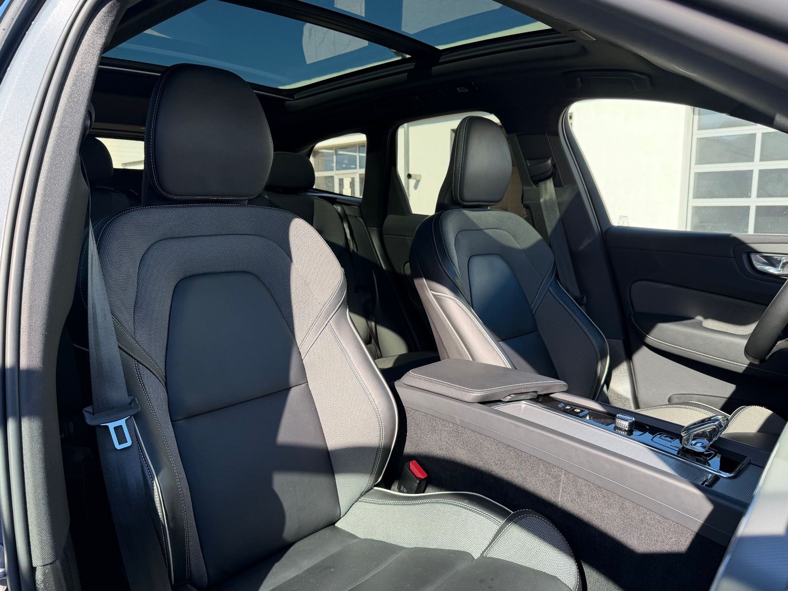 Volvo XC60 B4 B Plus Dark*H&K*360°*PANO*AHK*STHZG*