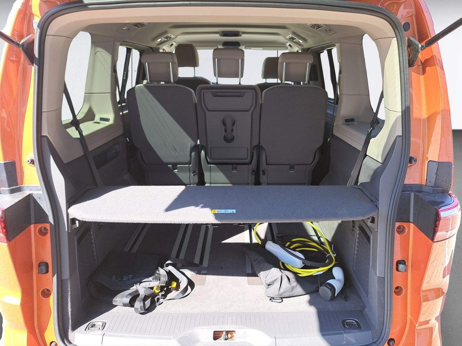 Volkswagen T7 Multivan 1.4 TSI eHybrid - Samsaru's Car Outlet