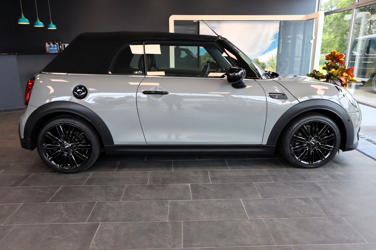 MINI Cooper S Cabrio Classic - Samsaru's Car Outlet