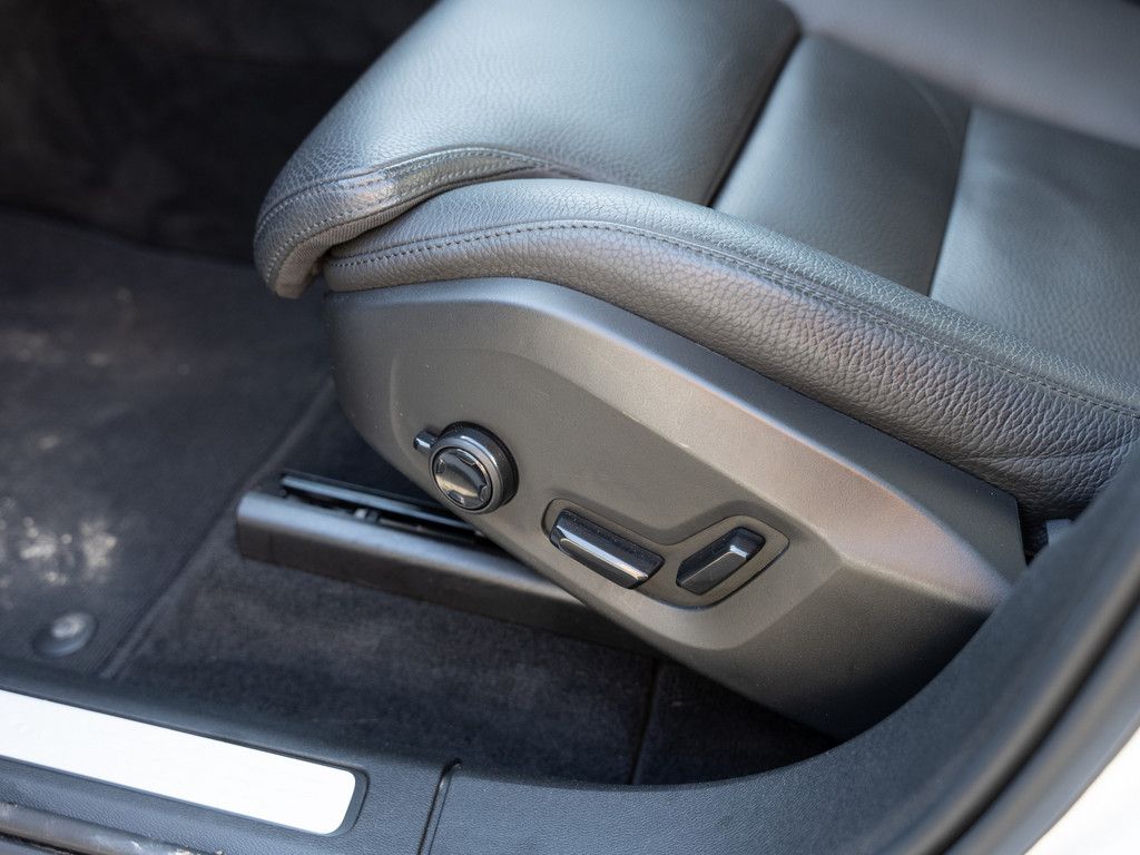 Volvo XC60 B4 Plus Bright AWD SHZ KAMERA NAVI AHK LED